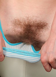 girls that eat hairy pussies